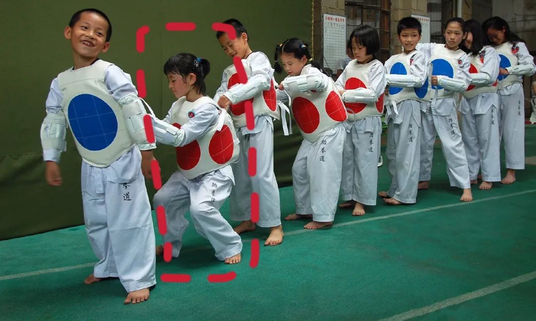 这样的“*力暴**萝莉”，丑吗？