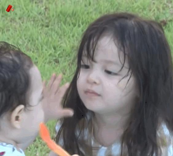 建厚、娜恩近况，“蔚山屁王”朴建厚脸颊肉消失，长成小帅哥了