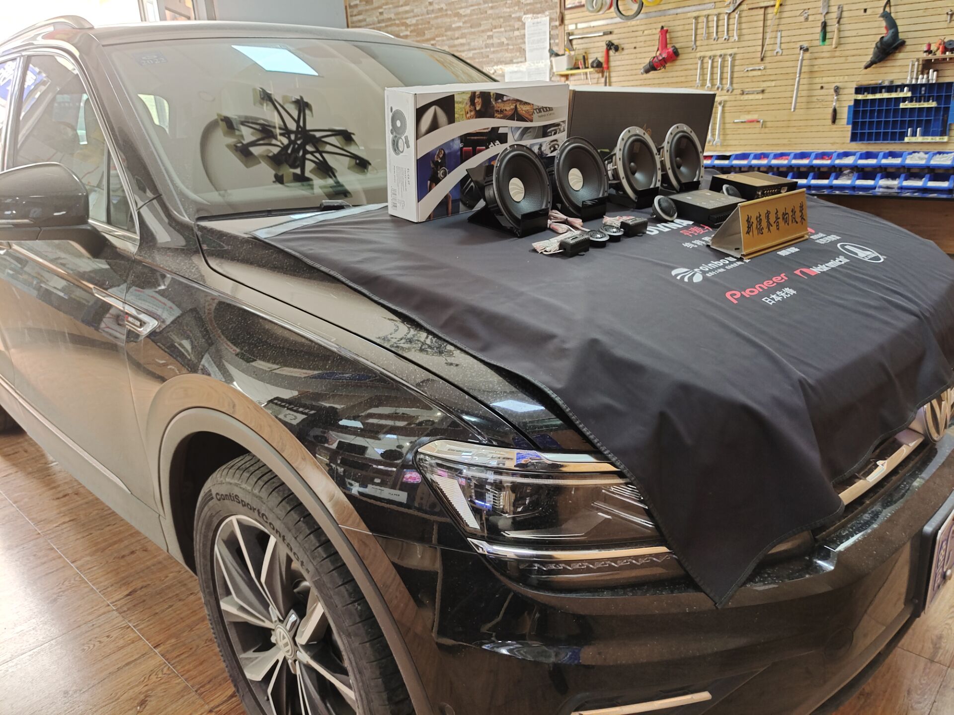 汽车音响怎样才算好音质?大众途观改装丹拿236四十周年喇叭