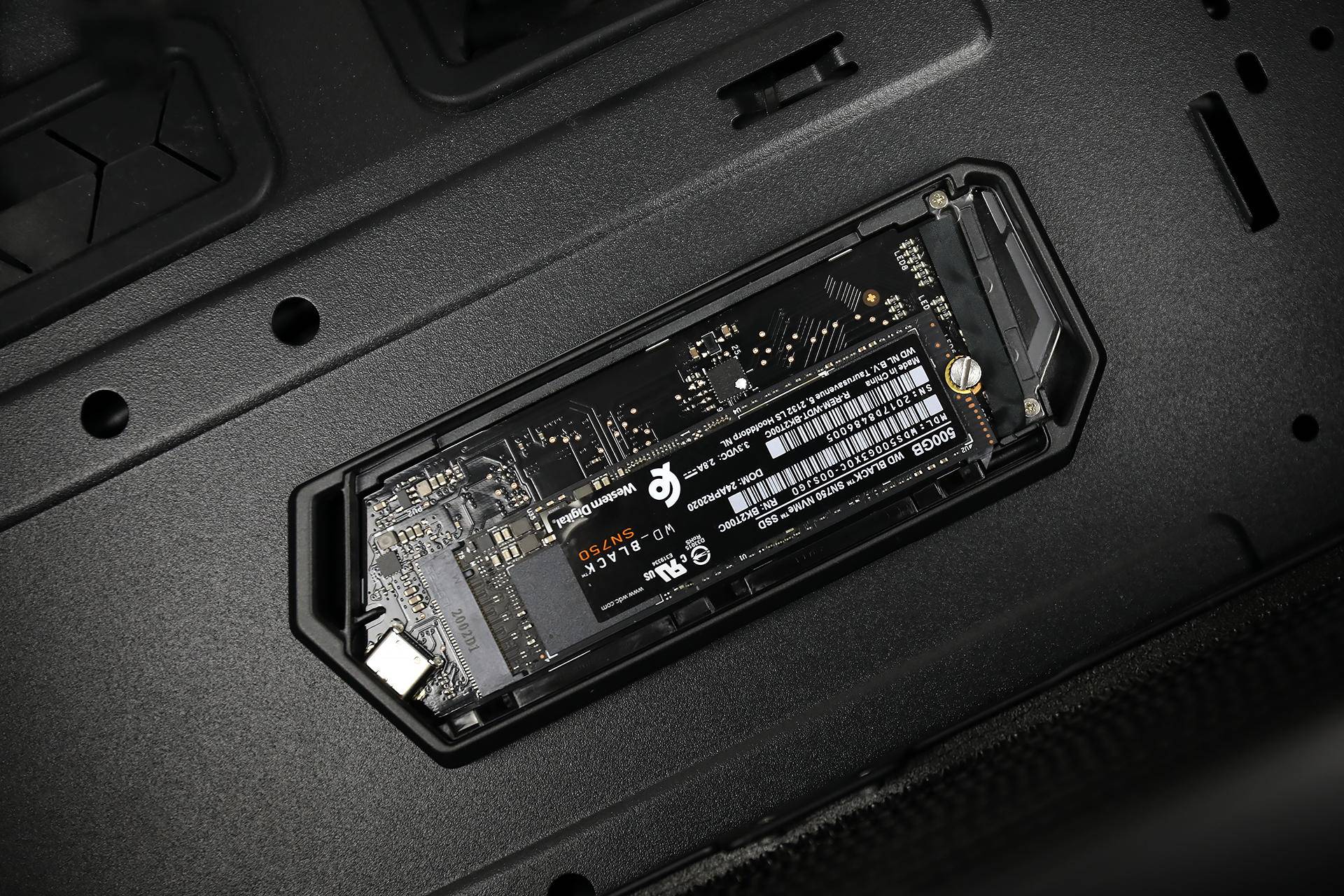 既要高速也要炫酷，ROGSTRIXARION固态硬盘盒评测