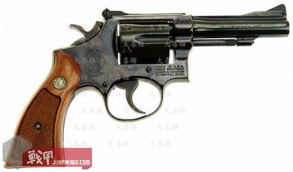 空军宪兵第四部分：安全部队制服配饰中的特色元素