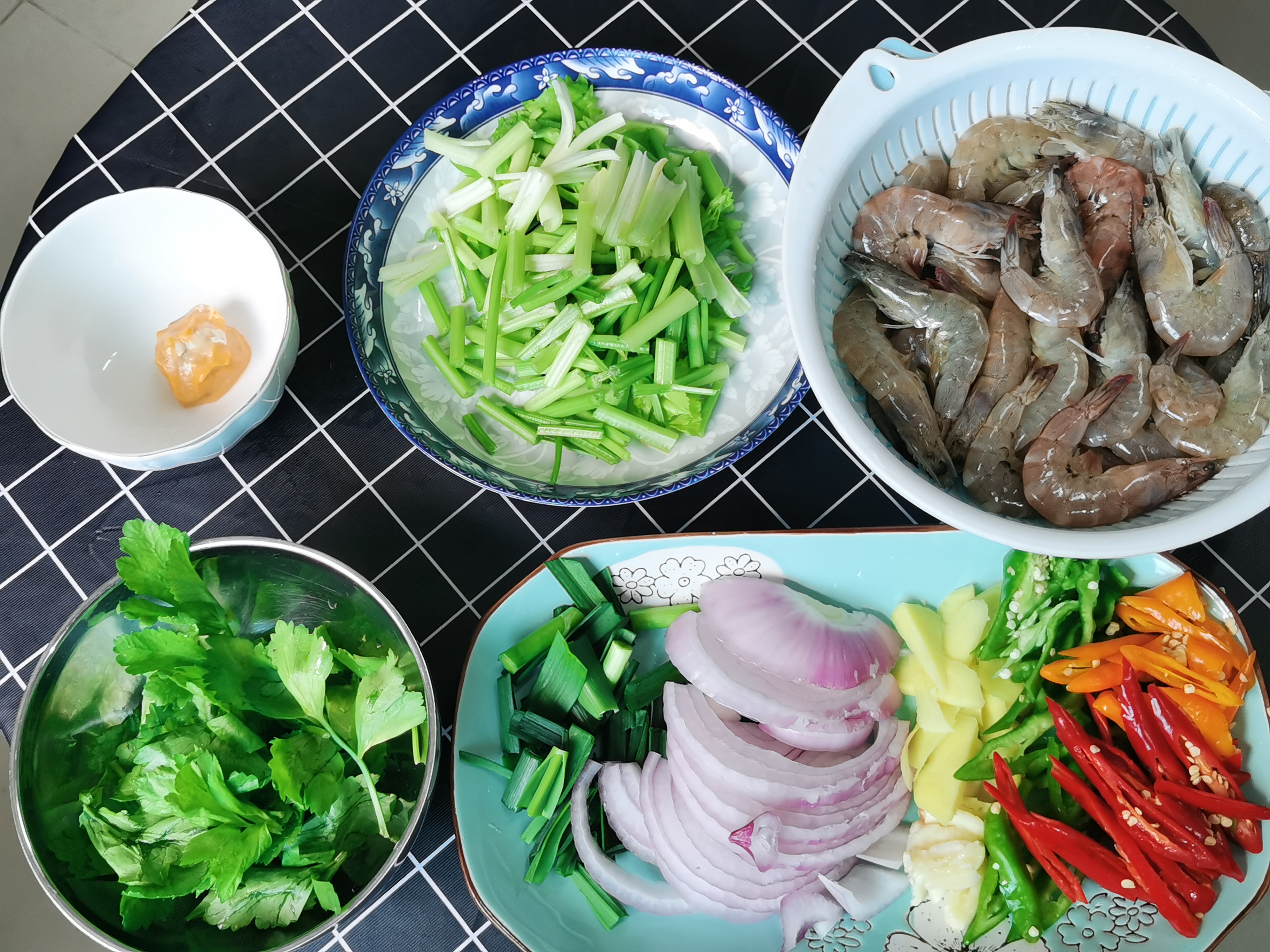 初夏基围虾怎么做营养又好吃,基围虾一锅鲜最正宗的做法