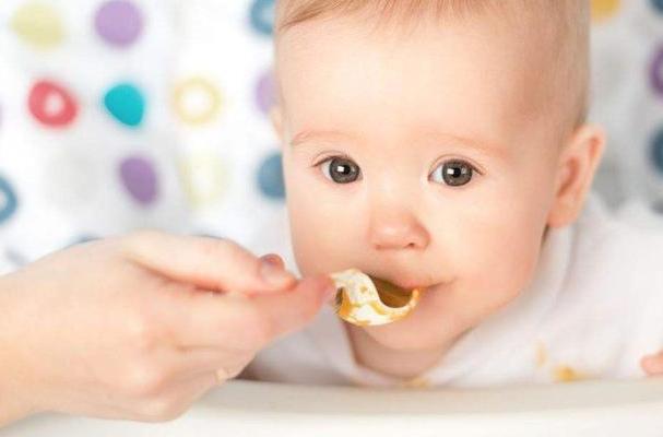 给宝宝喂米粉，家长常犯4个错误，自以为对宝宝好，其实伤害不小