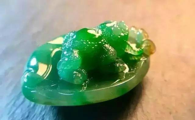 又靓又便宜的翡翠原石,翡翠原石市场小精品