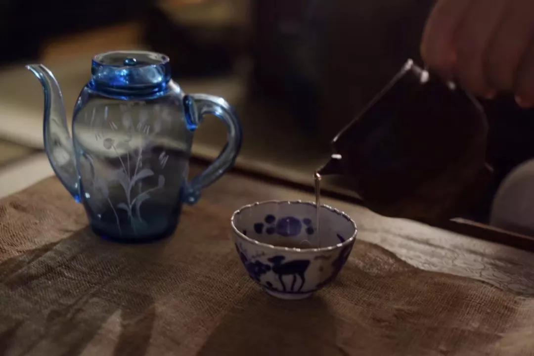 一人一茶一猫陪伴的时光,一人一茶一猫