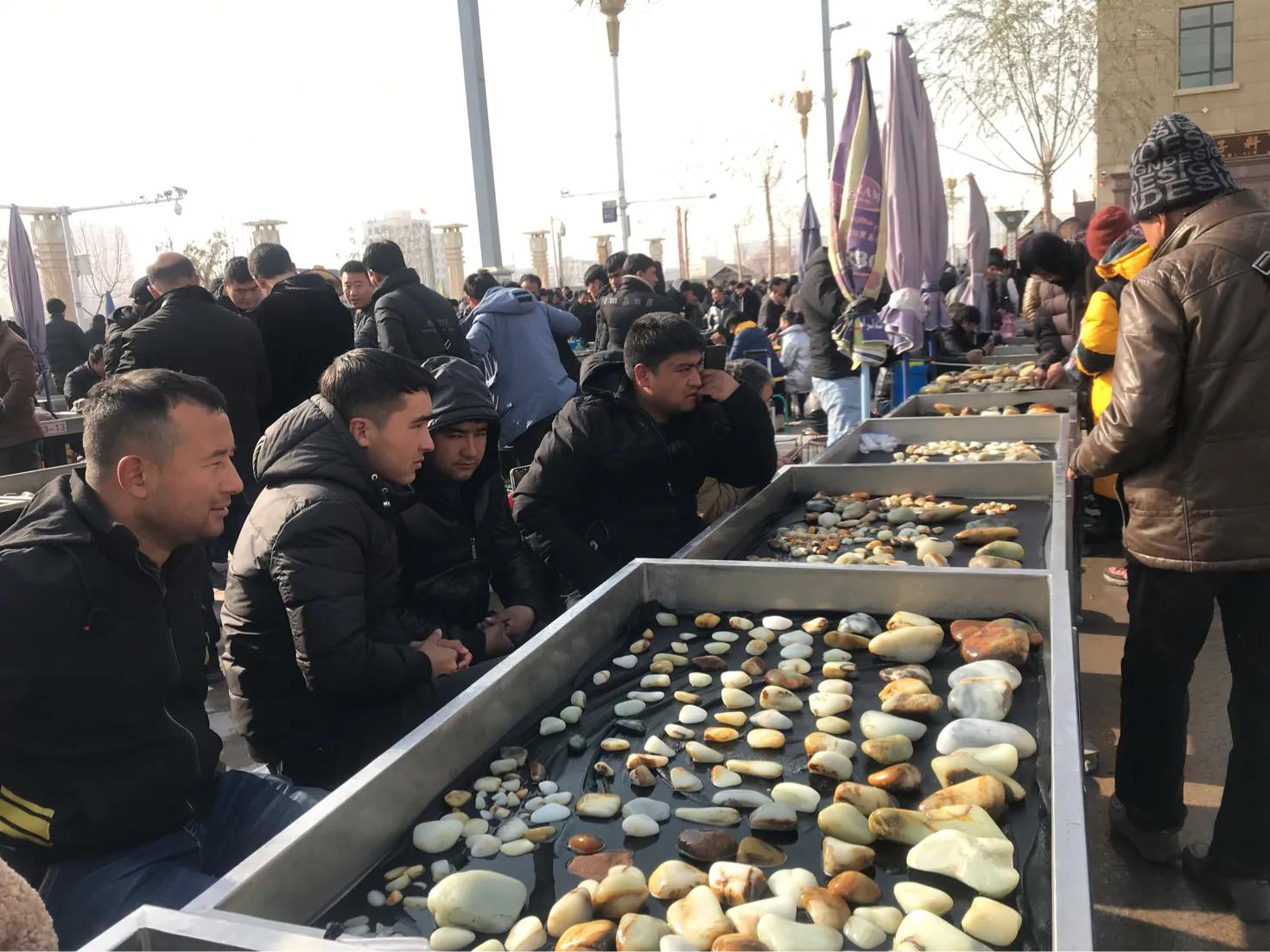 “双十二”上千主播在和田玉都彻夜直播卖美玉