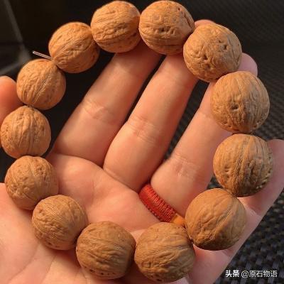 盘了几年的核桃被吃了,盘了很久的核桃被吃了