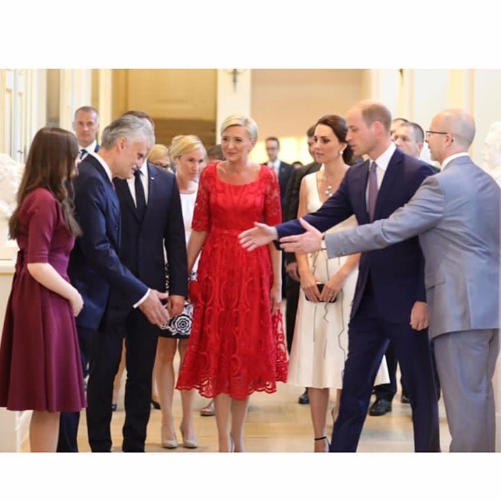 她打遍天下无敌手,红裙让丹麦王妃惨败,同框梅拉尼亚也是稳赢