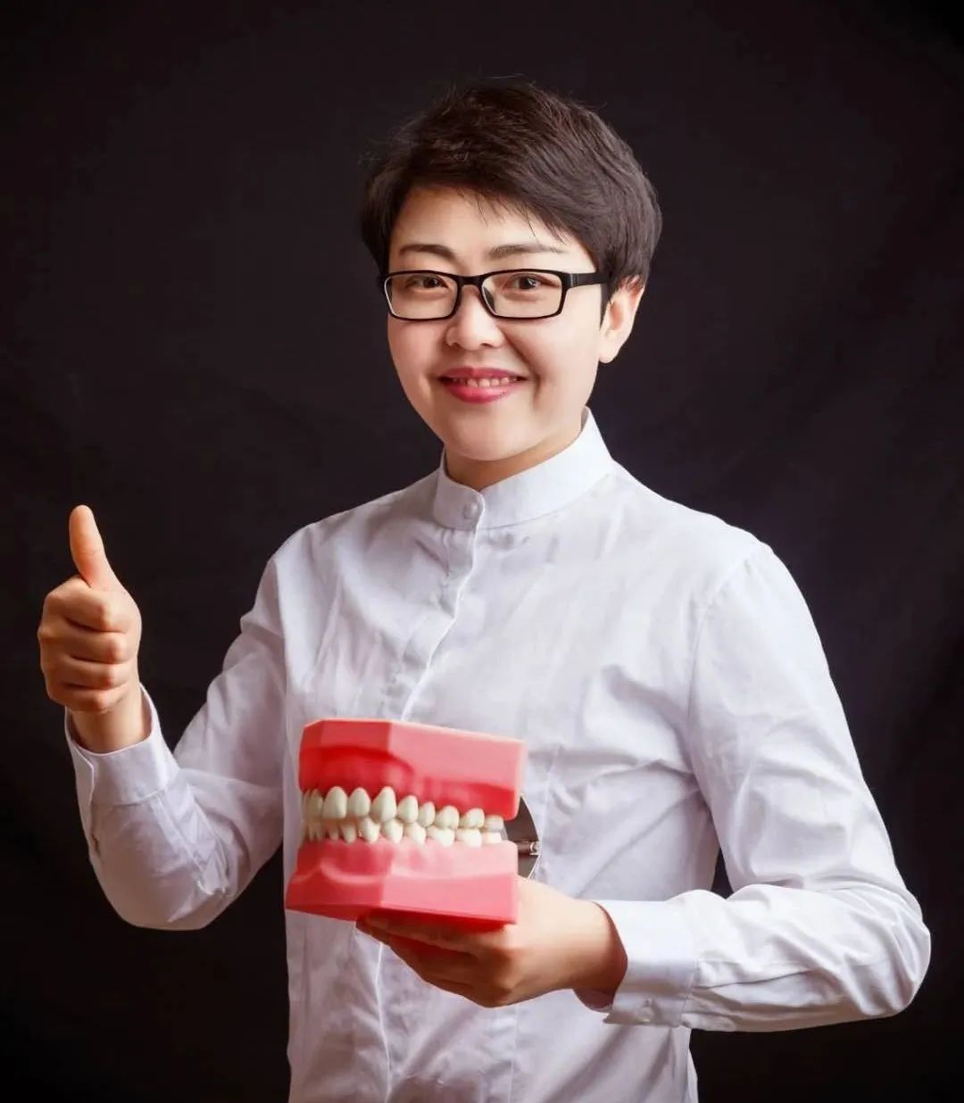 口腔医生强强联合,口腔医学正畸女医生