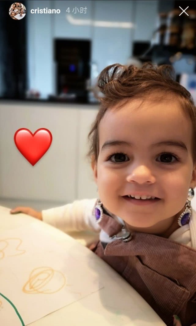 c罗带孩子们训练,c罗卷腹训练