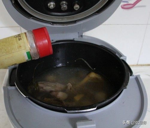 老鸭炖山药和胡萝卜怎么做好吃,老鸭能和莲子薏仁山药一起炖吗