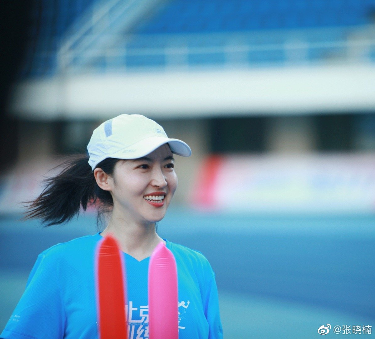 美国常春藤名校毕业,她从新东方老师跨行央视主播,关键颜值超高