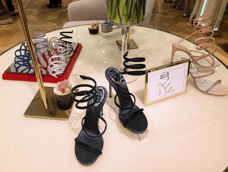 看到这双鞋的时候，我有点想结婚了