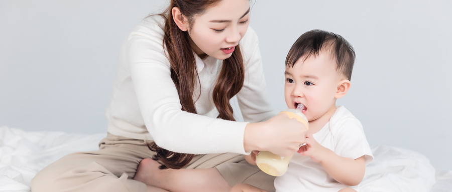 小娃发烧用什么方法能快速退烧,儿童退烧快速有效的方法推拿