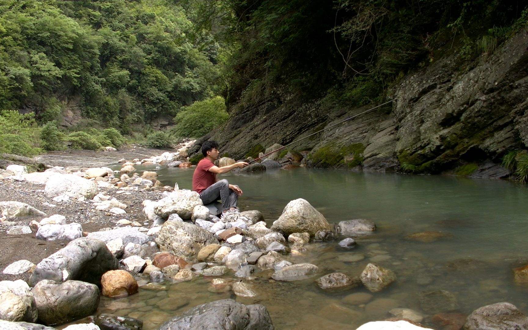 新手钓鱼入门溪流基本知识,溪流爆护钓鱼