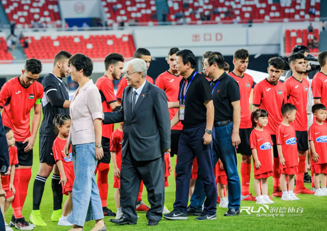 足球万人欢呼现场,足球比赛全场轰动