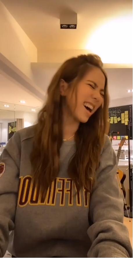 邓紫棋演唱会大波浪,黑色大波浪邓紫棋