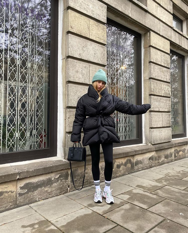 鲨鱼裤羽绒服穿法,今年最火的鲨鱼裤穿搭图片