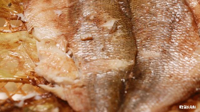 这店，客人提行李箱去吃