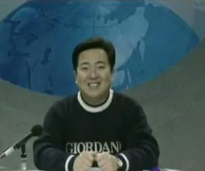 高龄生子、嫁神秘富商、退休成网红，“童年回忆”们变样了吗？