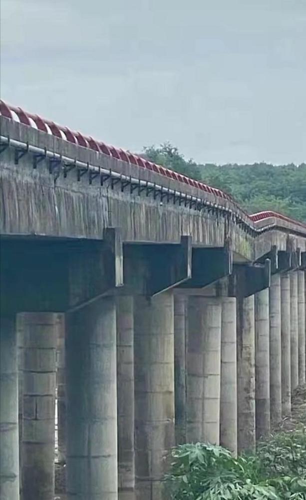海南一高速大桥,为何因“狮子山”突发塌陷*锁封**?未发现大货车