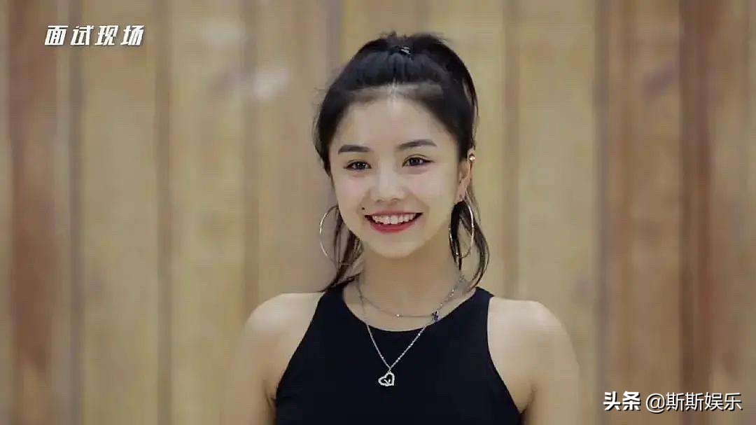 青2虞书欣提供叫醒服务，赵小棠素颜很真实，孔雪儿不敢面对镜头