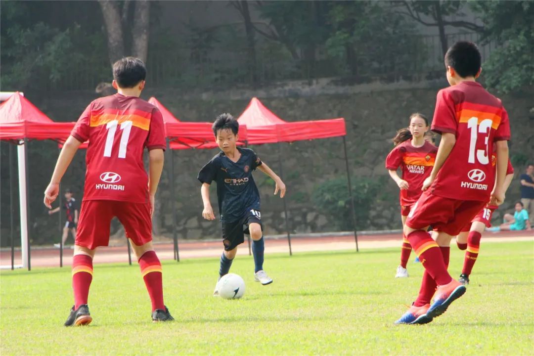 校园足球联赛拉开帷幕,点燃绿茵烽火