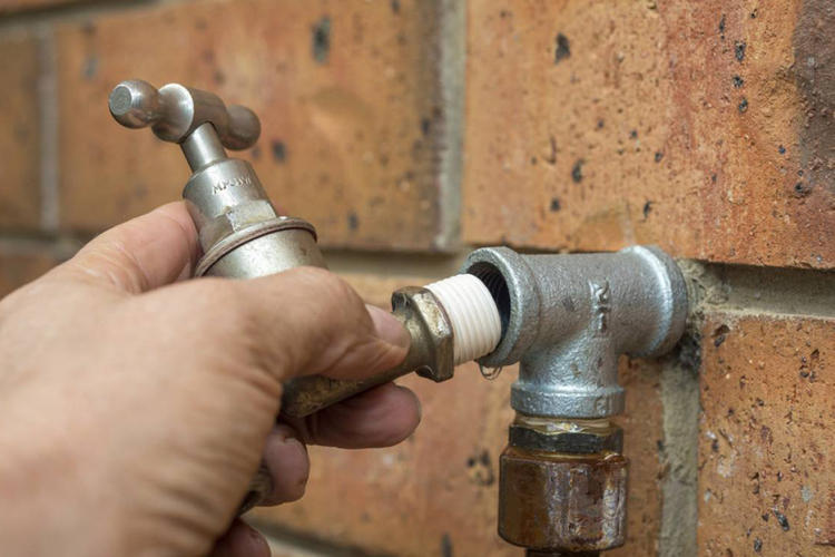 水龙头出水不均匀解决小妙招,家用水龙头滴水的解决办法