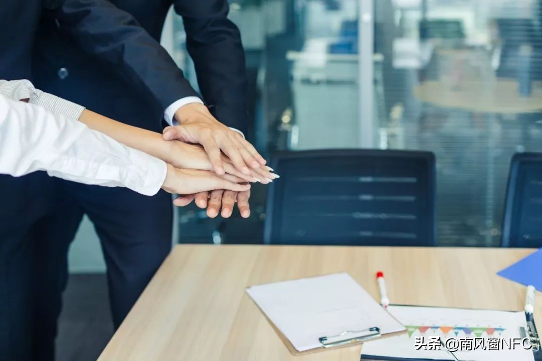 很多企业老板只用现金,很多老板都是拿命在赚钱