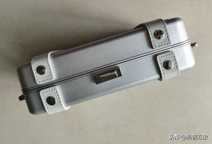 realmegt大师版探索版旅行箱带壳,realmegt大师探索版发布会