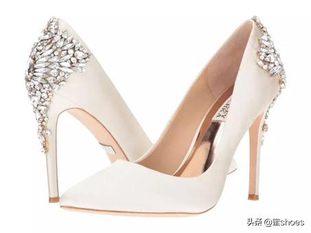 银白色高跟鞋推荐低跟,显白高级的高跟鞋你值得拥有