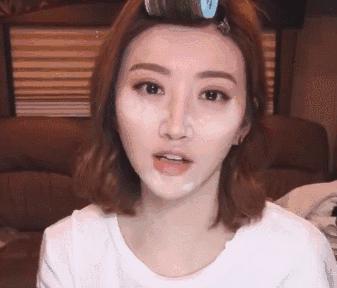 一不小心粉底蹭男友衣服上了，超尴尬！如何防止粉底被蹭？快进！