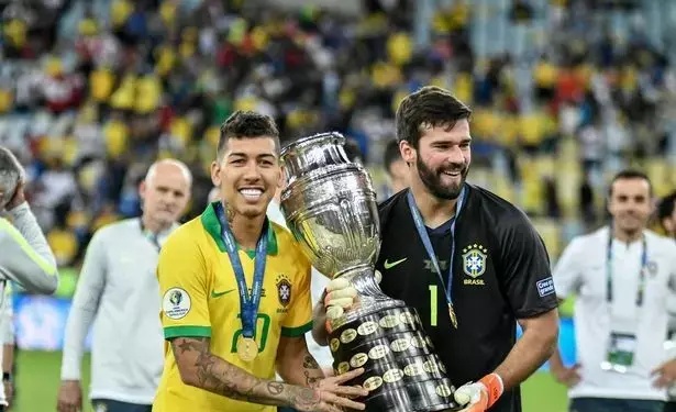 fifa官宣梅西历史最佳,fifa足球世界最佳阵容名单11人