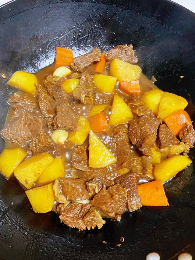 土豆胡萝卜炖牛肉家常菜,土豆炖牛肉的做法家常菜