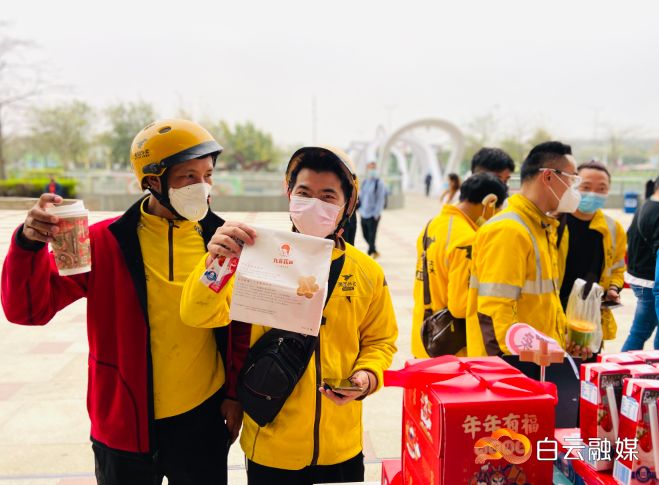 爱心送餐队情暖老人心,爱心送餐温暖防疫一线