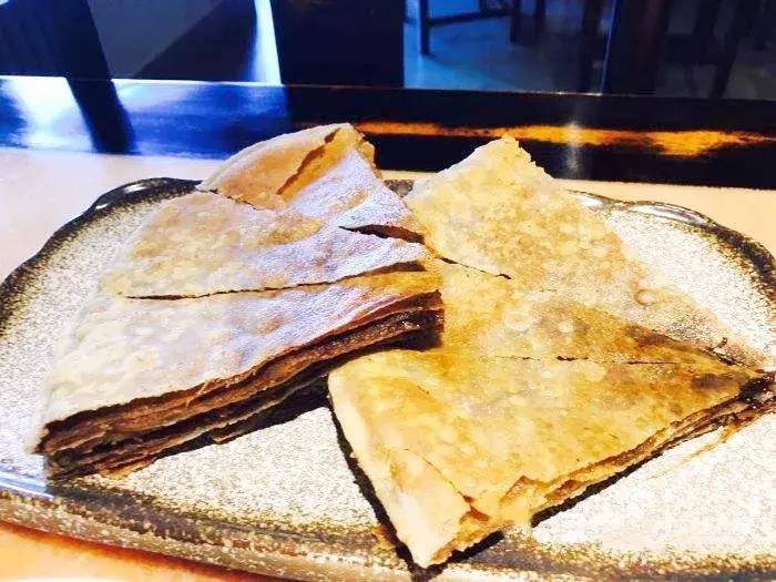 天津特色美食天津煎饼果子 (天津风味小吃三绝)