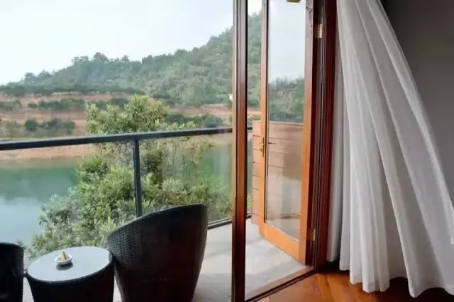 为钓鱼建房子,为了钓鱼在河边盖了房子