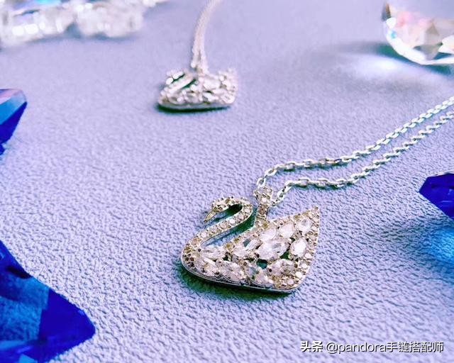 施华洛世奇黑天鹅和银天鹅哪个贵,施华洛世奇黑天鹅项链推荐视频