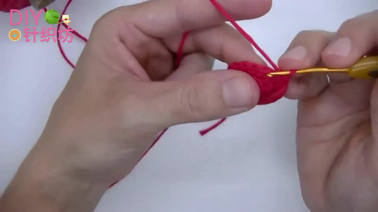 足球钥匙链小挂件,足球珠子编织钥匙扣