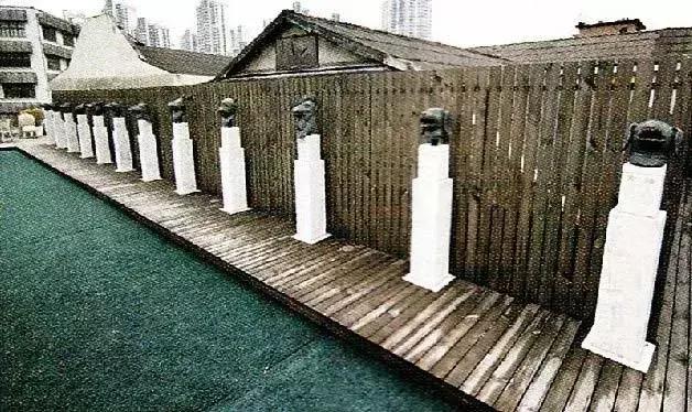 老佛爷的猫继承多少遗产,老佛爷去世了猫继承了多少遗产