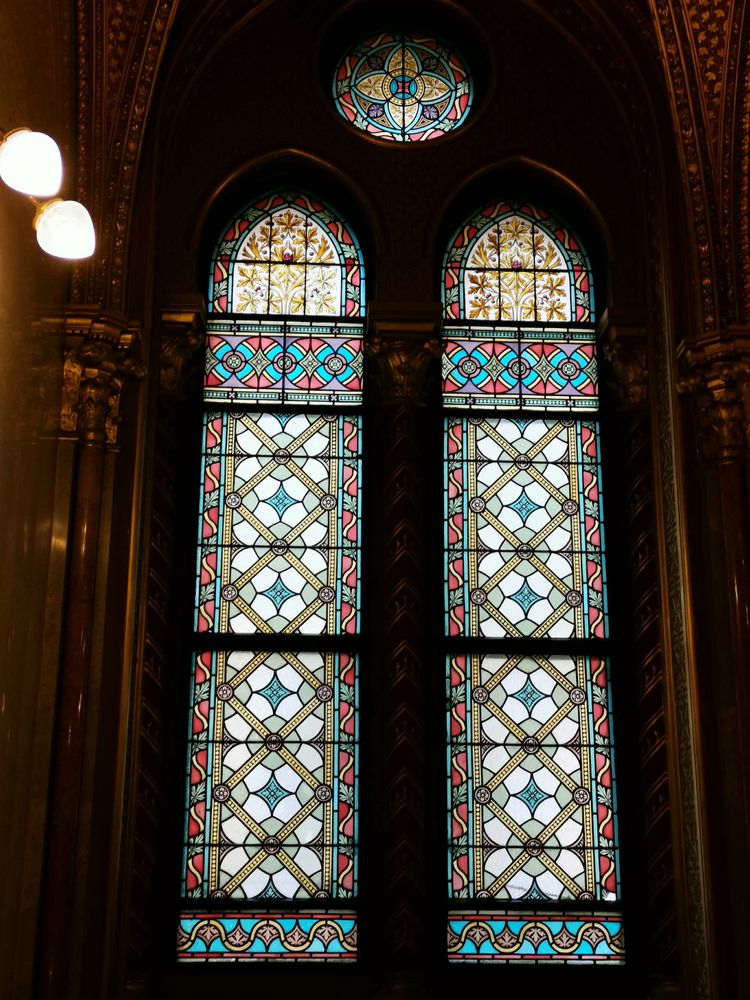 匈牙利的首都,当年陈强曾到此,两个儿子取名“布达”“佩斯”