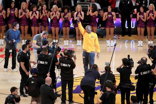 科比退役赛季湖人门票赚了多少钱,科比生涯退役战门票