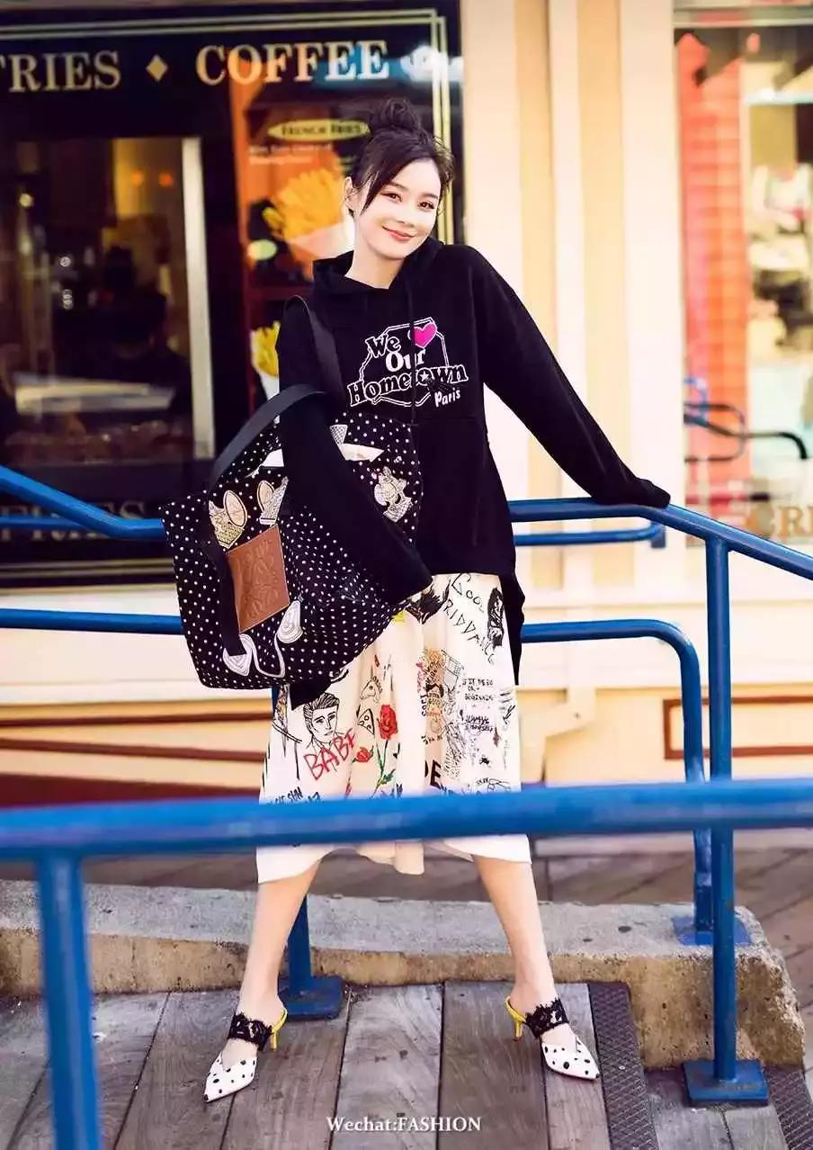 卫衣配什么裙子好看春天,卫衣裙子怎么搭配才好看