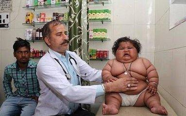 婴儿嘴有吸吮的动作是不是饿了,宝宝想吃奶拒奶