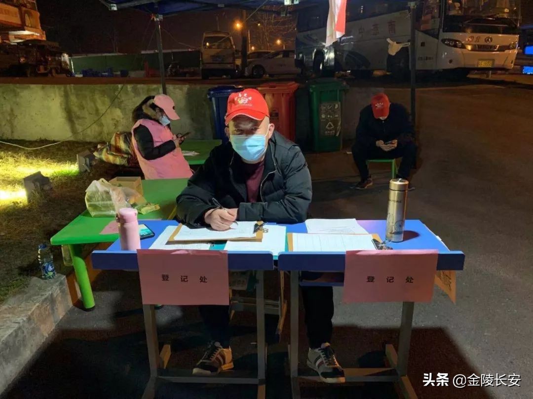 疫情无情人有情网格服务永不停