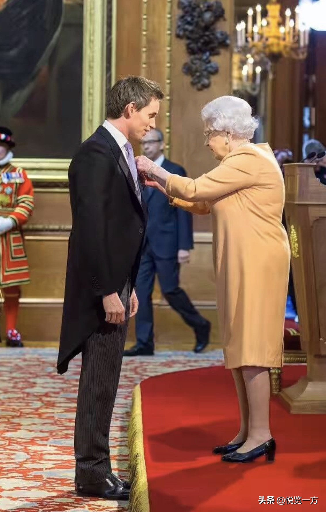 安吉丽娜朱莉与凯特温斯莱特,英女王见英王太后要行礼吗