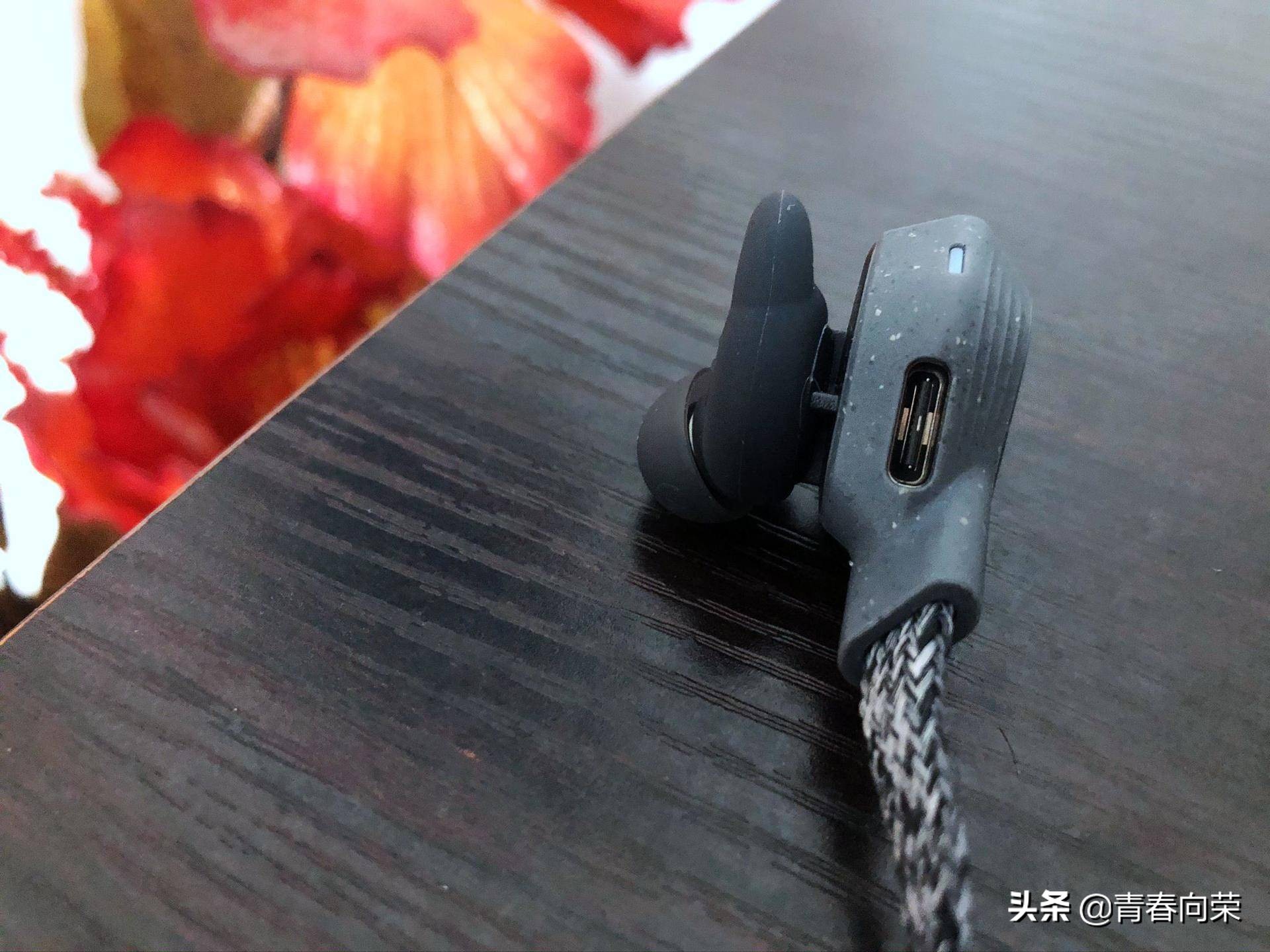 来自阿迪达斯的跨界暴击！AdidasFWD-01蓝牙运动耳机