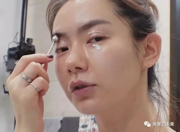 维生素e正确涂脸方法祛痘印,维生素e直接涂在脸上的正确方法