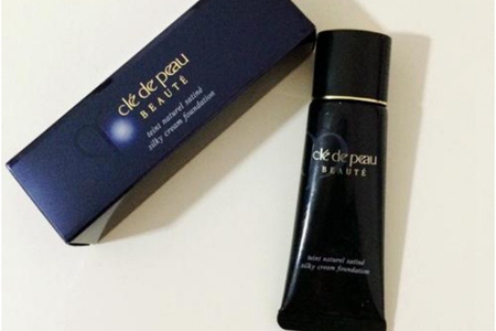 雅诗兰黛粉底液哪款适合混合油皮 (雅诗兰黛dw粉底适合油皮吗好用吗)