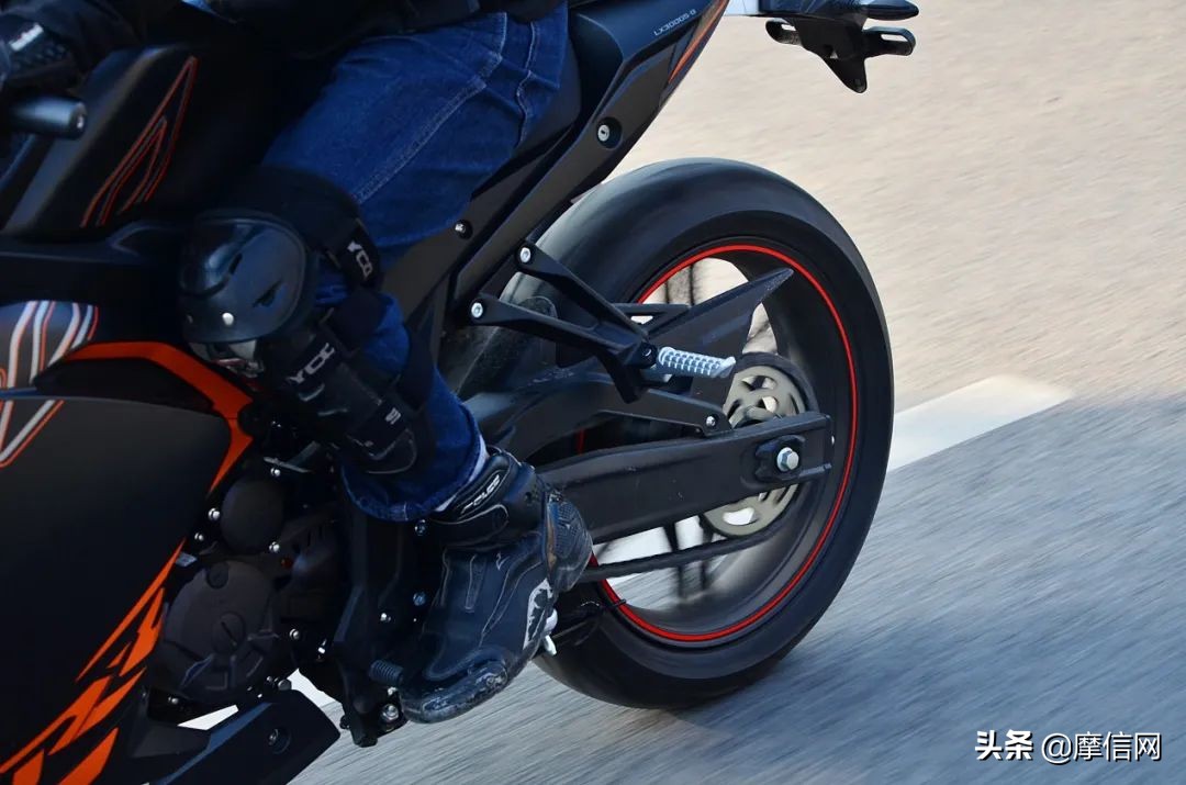 无极300rr和阿普利亚250选哪个好,2万公里的无极300rr值得买吗